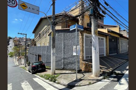 Casa para alugar com 229m², 3 quartos e 5 vagasFachada