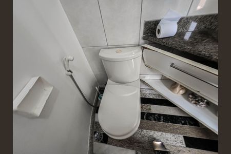 Apartamento para alugar com 86m², 1 quarto e 1 vagaDetalhe do banheiro social