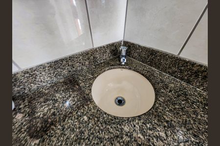 Apartamento para alugar com 86m², 1 quarto e 1 vagaDetalhe do banheiro social