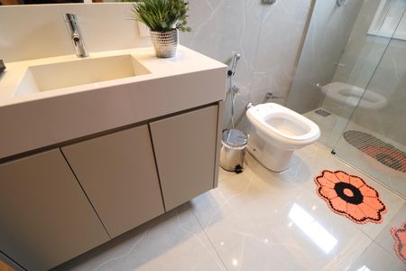 Casa de condomínio para alugar com 219m², 3 quartos e 4 vagasBanheiro do Quarto 2