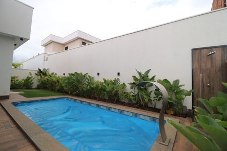 Casa de condomínio para alugar com 219m², 3 quartos e 4 vagasPiscina
