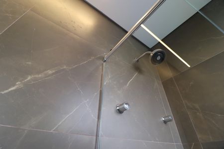 Casa de condomínio para alugar com 219m², 3 quartos e 4 vagasBanheiro da piscina