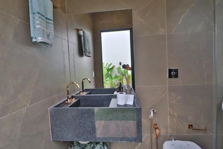 Casa de condomínio para alugar com 219m², 3 quartos e 4 vagasBanheiro da piscina