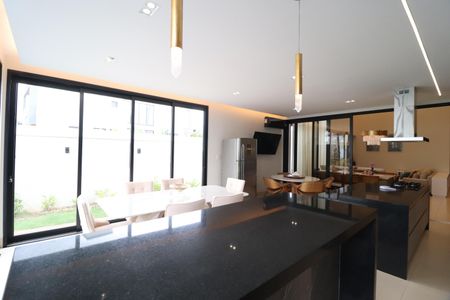 Casa de condomínio para alugar com 219m², 3 quartos e 4 vagasCozinha