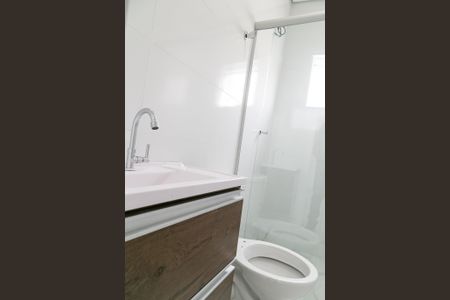 Banheiro de kitnet/studio para alugar com 1 quarto, 18m² em Pompéia, Belo Horizonte