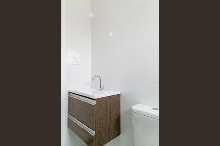 Banheiro de kitnet/studio para alugar com 1 quarto, 18m² em Pompéia, Belo Horizonte