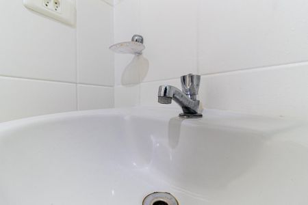 Banheiro de kitnet/studio para alugar com 1 quarto, 29m² em Vila Buarque, São Paulo