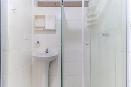Banheiro de kitnet/studio para alugar com 1 quarto, 29m² em Vila Buarque, São Paulo