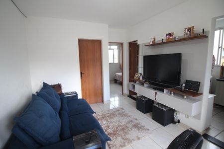 Sala de casa para alugar com 2 quartos, 41m² em Solar do Barreiro, Belo Horizonte