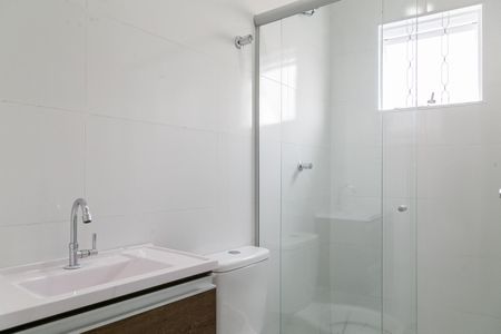 Banheiro de kitnet/studio para alugar com 1 quarto, 20m² em Pompéia, Belo Horizonte