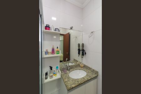 Casa de condomínio à venda com 169m², 3 quartos e 3 vagasBanheiro da Suíte 2