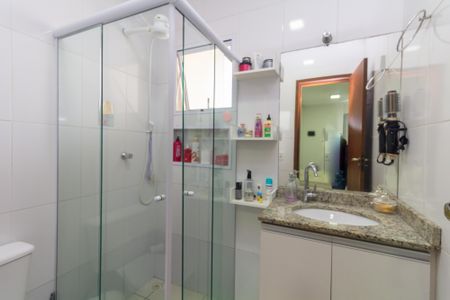 Casa de condomínio à venda com 169m², 3 quartos e 3 vagasBanheiro da Suíte 2