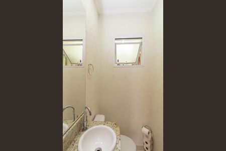 Casa de condomínio à venda com 169m², 3 quartos e 3 vagasLavabo