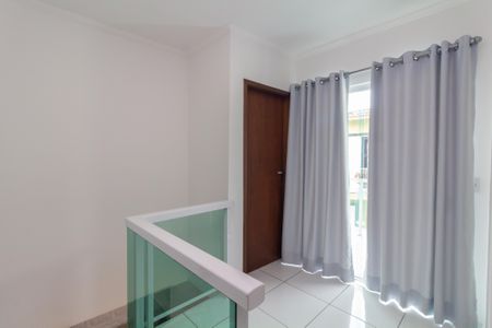 Casa de condomínio à venda com 169m², 3 quartos e 3 vagasEscada