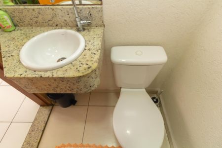 Casa de condomínio à venda com 169m², 3 quartos e 3 vagasLavabo