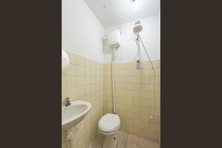 Banheiro de casa para alugar com 1 quarto, 15m² em Vila Moraes, São Paulo