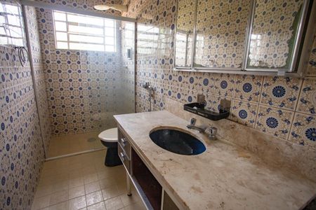 Casa para alugar com 250m², 3 quartos e 2 vagasBanheiro da suíte 