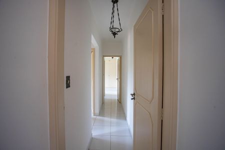 Casa para alugar com 250m², 3 quartos e 2 vagasCorredor 