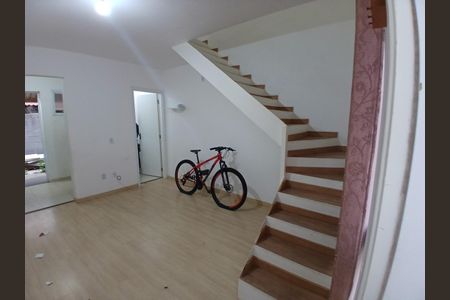 Casa de Condomínio para alugar com 2 quartos, 58m² em Aguassai, Cotia