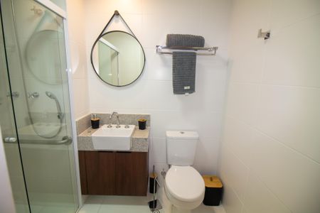 Banheiro de kitnet/studio para alugar com 1 quarto, 29m² em Santo Amaro, São Paulo