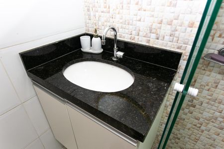 Casa de condomínio para alugar com 73m², 3 quartos e 2 vagasBanheiro Social