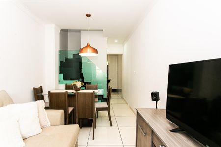 Casa de condomínio para alugar com 73m², 3 quartos e 2 vagasSala