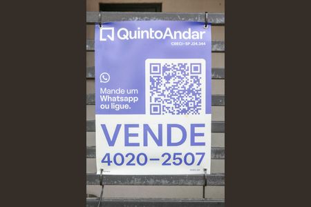 Casa à venda com 230m², 3 quartos e 2 vagas Casa à venda com 230m², 3 quartos e 2 vagasFachada