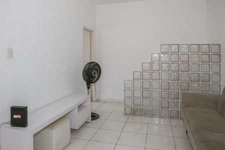 Casa à venda com 230m², 3 quartos e 2 vagas Casa à venda com 230m², 3 quartos e 2 vagasCasa 2 - Sala