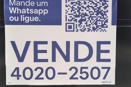 Casa à venda com 170m², 3 quartos e 2 vagas Casa à venda com 170m², 3 quartos e 2 vagasFachada