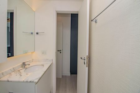 Apartamento à venda com 65m², 2 quartos e 2 vagas Apartamento à venda com 65m², 2 quartos e 2 vagasBanheiro da Suíte