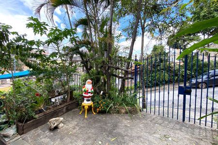 Casa à venda com 224m², 4 quartos e 4 vagas Casa à venda com 224m², 4 quartos e 4 vagasEntrada