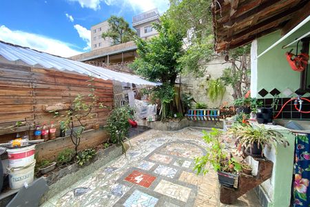 Casa à venda com 224m², 4 quartos e 4 vagas Casa à venda com 224m², 4 quartos e 4 vagasQuintal