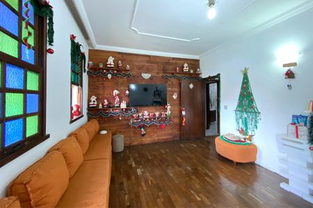 Casa à venda com 224m², 4 quartos e 4 vagas Casa à venda com 224m², 4 quartos e 4 vagasSala