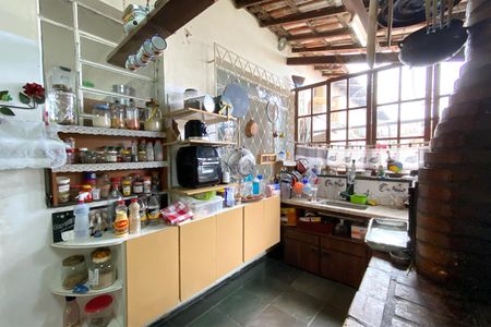 Casa à venda com 224m², 4 quartos e 4 vagas Casa à venda com 224m², 4 quartos e 4 vagasCozinha