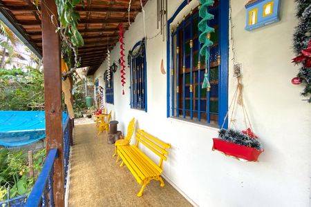 Casa à venda com 224m², 4 quartos e 4 vagas Casa à venda com 224m², 4 quartos e 4 vagasVaranda Frente