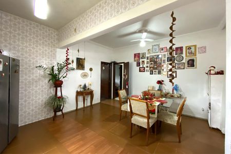 Casa à venda com 224m², 4 quartos e 4 vagas Casa à venda com 224m², 4 quartos e 4 vagasSala de Jantar