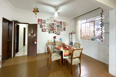 Casa à venda com 224m², 4 quartos e 4 vagas Casa à venda com 224m², 4 quartos e 4 vagasSala de Jantar