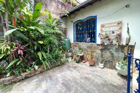 Casa à venda com 224m², 4 quartos e 4 vagas Casa à venda com 224m², 4 quartos e 4 vagasEntrada