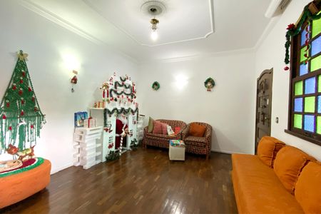 Casa à venda com 224m², 4 quartos e 4 vagas Casa à venda com 224m², 4 quartos e 4 vagasSala