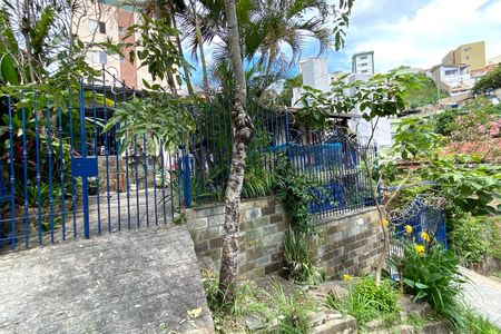 Casa à venda com 224m², 4 quartos e 4 vagas Casa à venda com 224m², 4 quartos e 4 vagasFachada