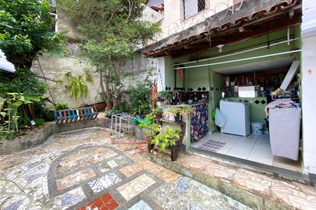 Casa à venda com 224m², 4 quartos e 4 vagas Casa à venda com 224m², 4 quartos e 4 vagasQuintal