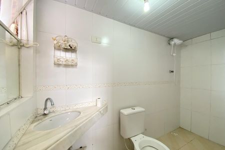 Casa à venda com 224m², 4 quartos e 4 vagas Casa à venda com 224m², 4 quartos e 4 vagasBanheiro de serviço