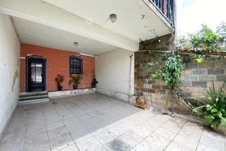 Casa à venda com 224m², 4 quartos e 4 vagas Casa à venda com 224m², 4 quartos e 4 vagasGaragem