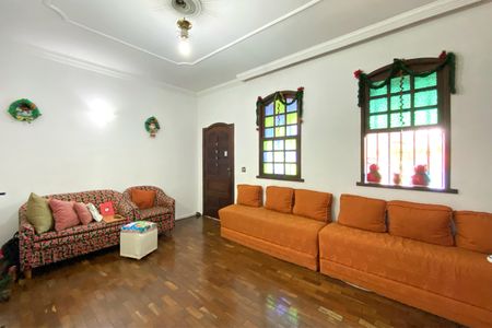 Casa à venda com 224m², 4 quartos e 4 vagas Casa à venda com 224m², 4 quartos e 4 vagasSala