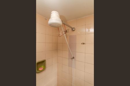 Banheiro de casa de condomínio para alugar com 1 quarto, 70m² em Vila Irmaos Arnoni, São Paulo