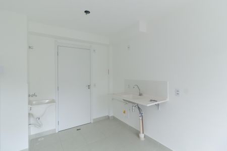 Sala/Cozinha de apartamento à venda com 2 quartos, 32m² em Vila Carmosina, São Paulo