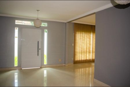 Casa para alugar com 4 quartos, 230m² em Setor Goiânia 2, Goiânia