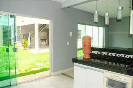 Casa para alugar com 230m², 4 quartos e 3 vagas