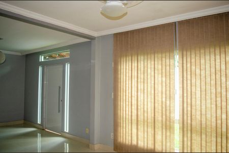 Casa para alugar com 4 quartos, 230m² em Setor Goiânia 2, Goiânia