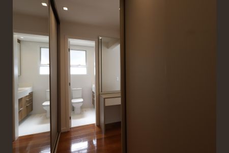 Apartamento à venda com 130m², 3 quartos e 2 vagasCloset da suíte